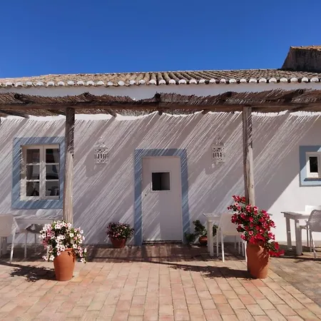 Casa Largo Do Poco Bed & Breakfast *