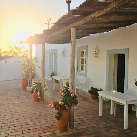 Casa Largo Do Poco Bed & Breakfast *